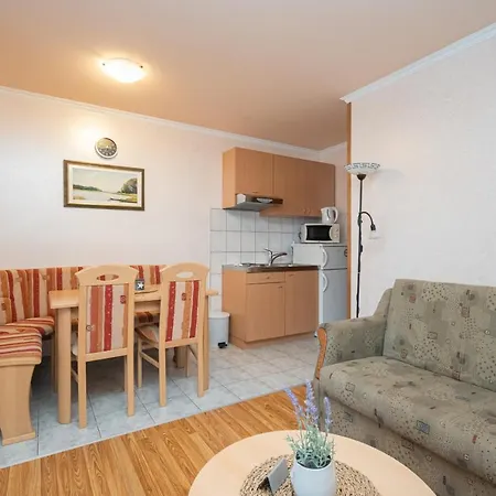 By The Sea - 20172 Appartement Vir