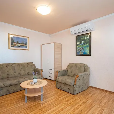 Apartment By The Sea - 20172 Vir