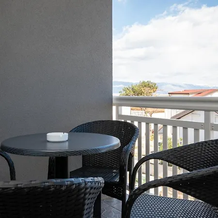 By The Sea - 20172 Apartment