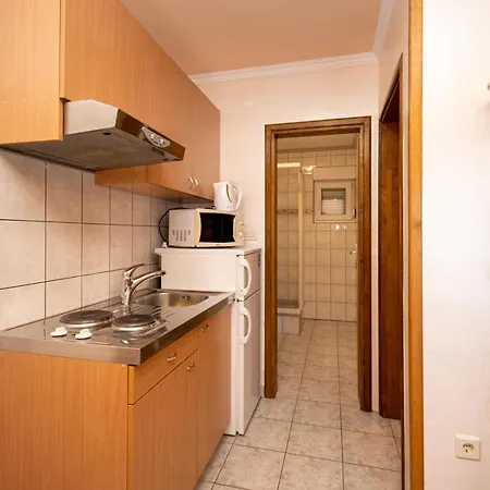 Apartment By The Sea - 20172 *