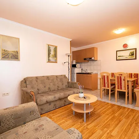 By The Sea - 20172 Apartment Vir